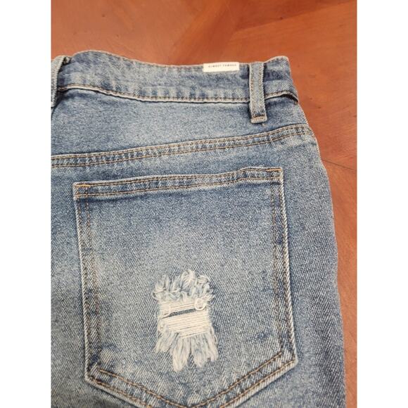 Woman’s Size 3 Almost Famous Cut Off Shorts Well loved - Picture 7 of 12